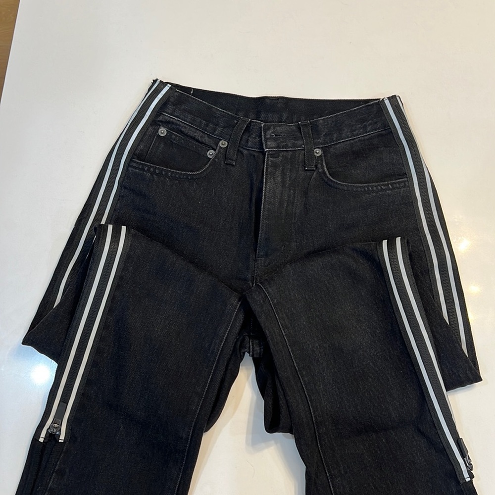 Carmar jeans with zipper and light reflection detail Size 25